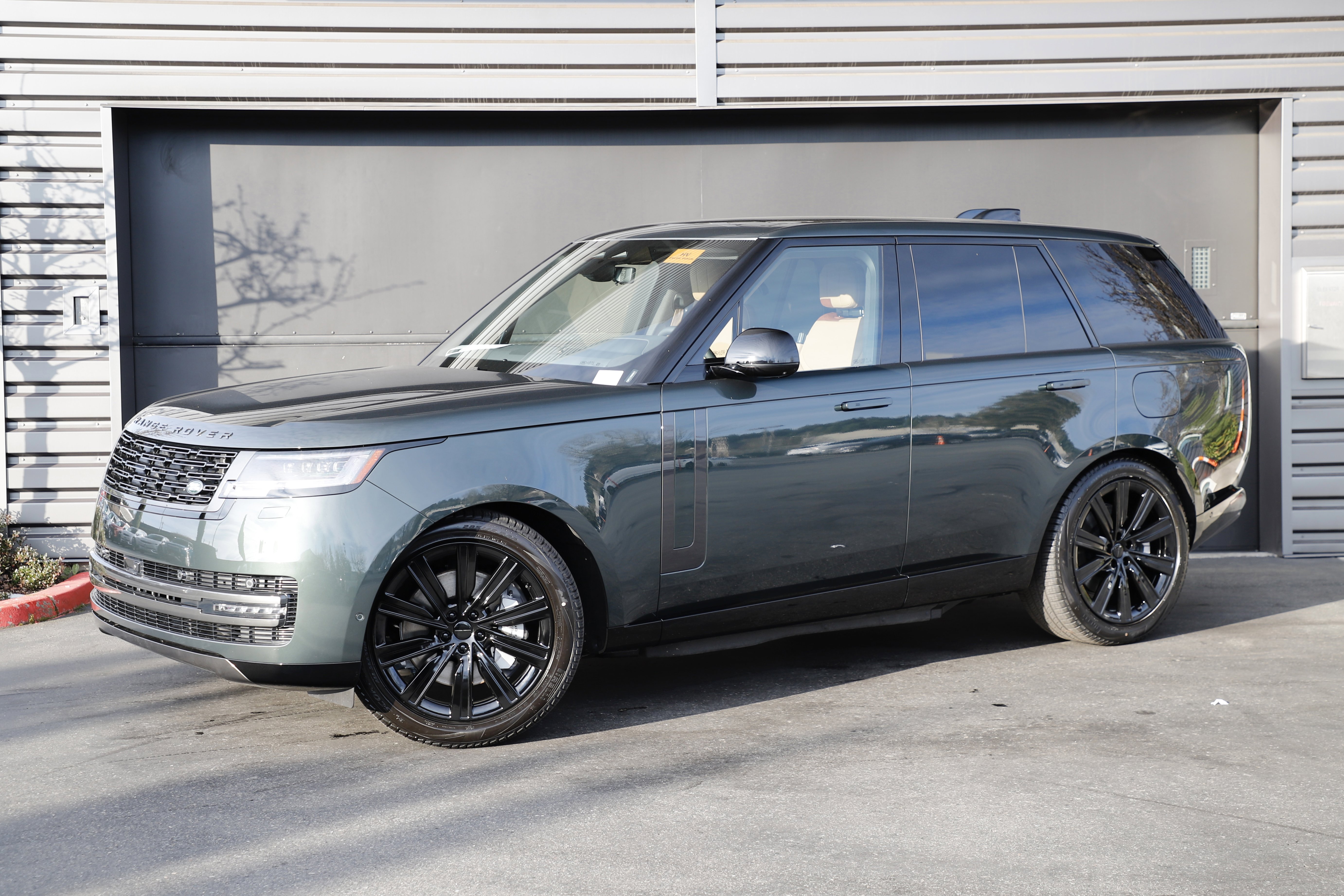 New 2026 Land Rover Range Rover SE image 1