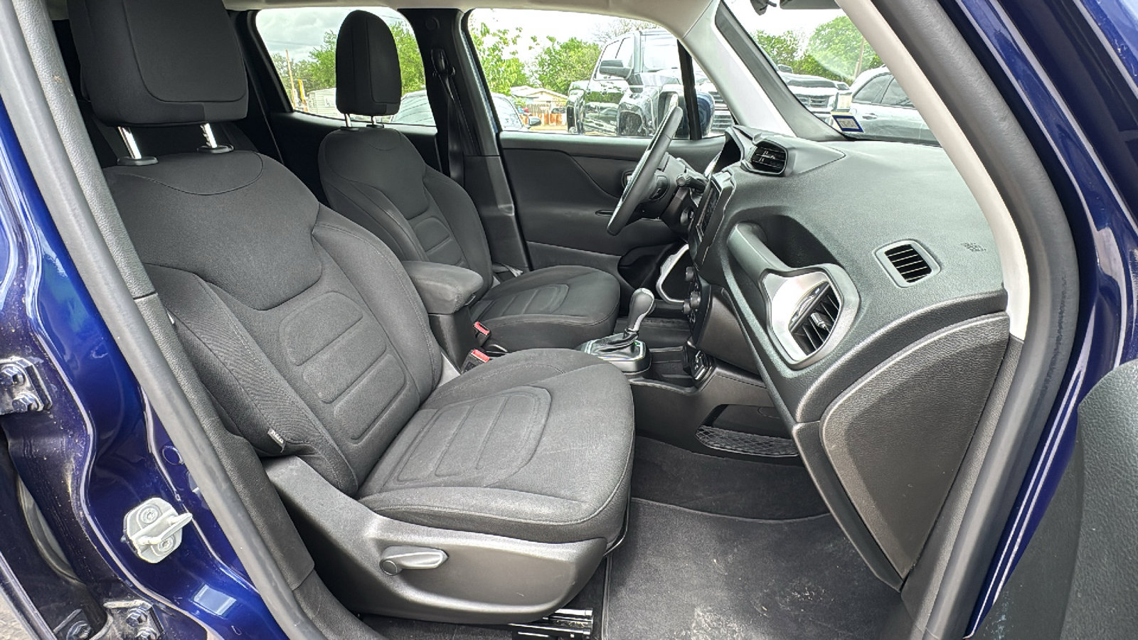 Used 2021 Jeep Renegade Latitude FWD image 31