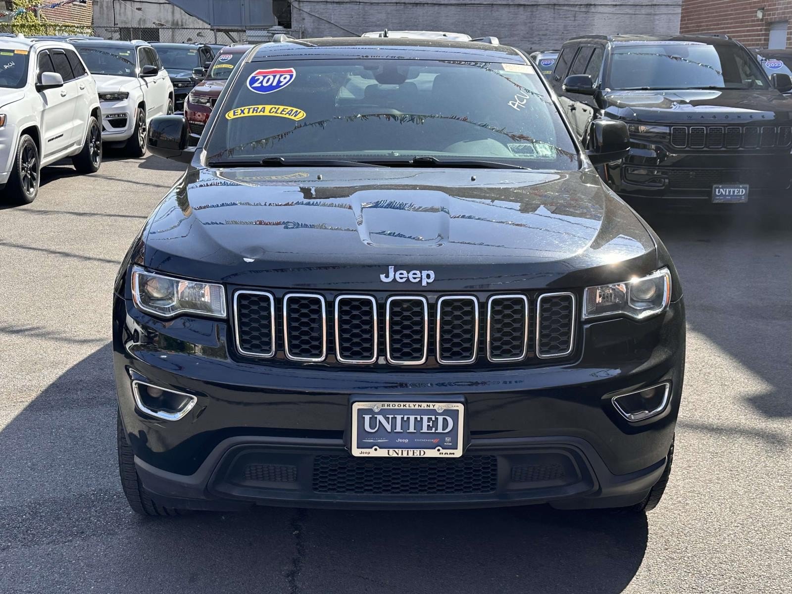 Used 2019 Jeep Grand Cherokee Laredo AWD/4WD image 9