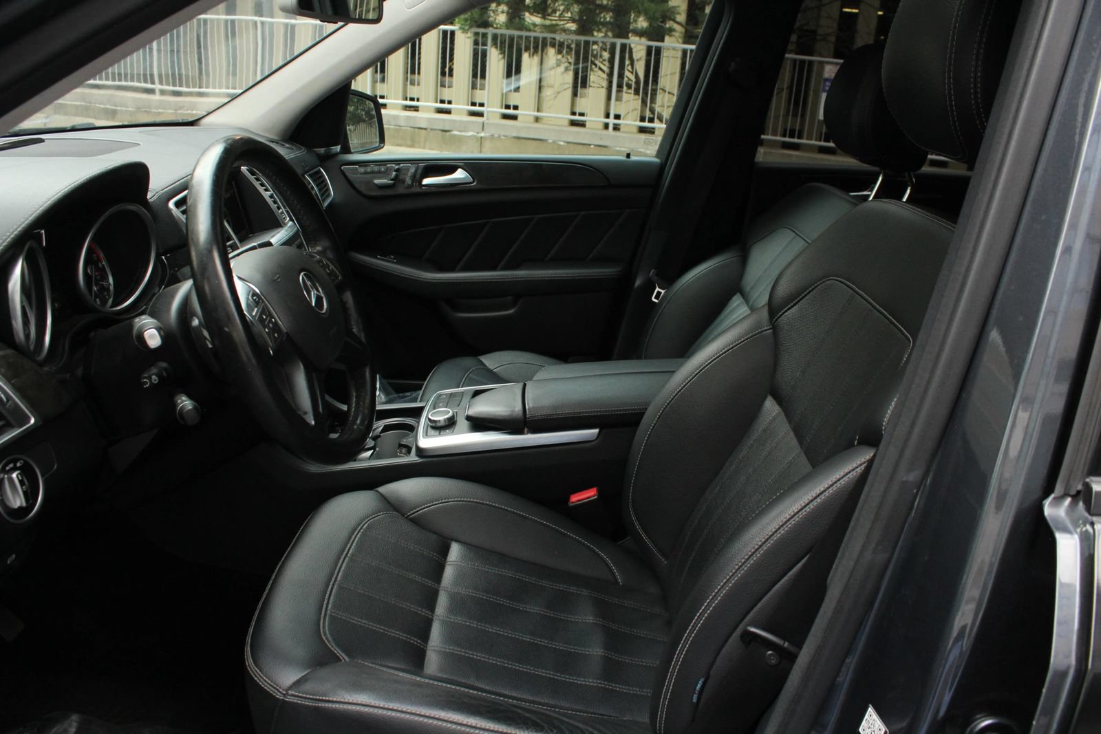 Used 2016 Mercedes-Benz GL 320 BlueTEC 4MATIC w/ Premium I Package image 14