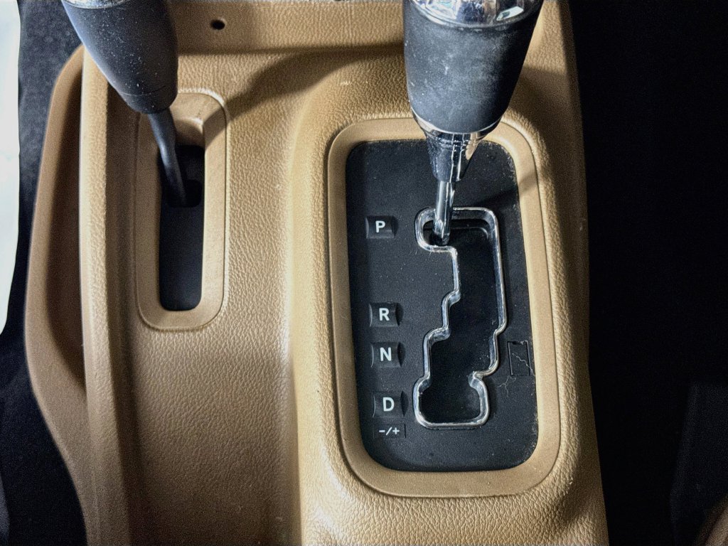 Used 2014 Jeep Wrangler Unlimited Rubicon w/ Connectivity Group AWD/4WD image 19