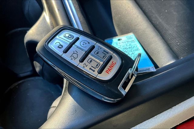 Used 2020 Chrysler Pacifica Touring-L image 11