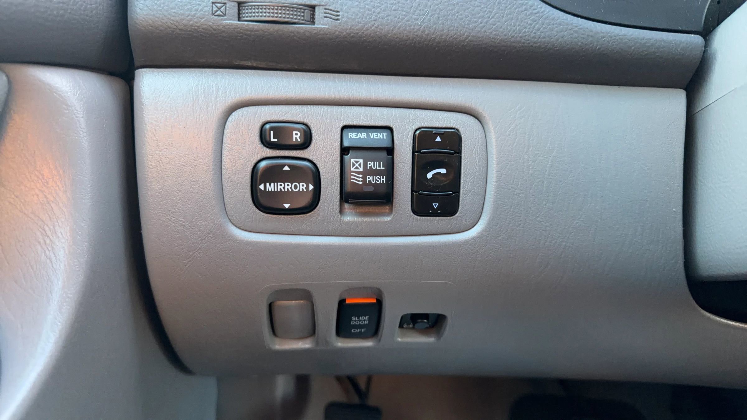 Used 2010 Toyota Sienna LE FWD image 30