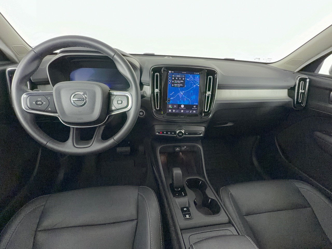 Used 2025 Volvo XC40 B5 Core w/ Protection Package Premier AWD/4WD image 4