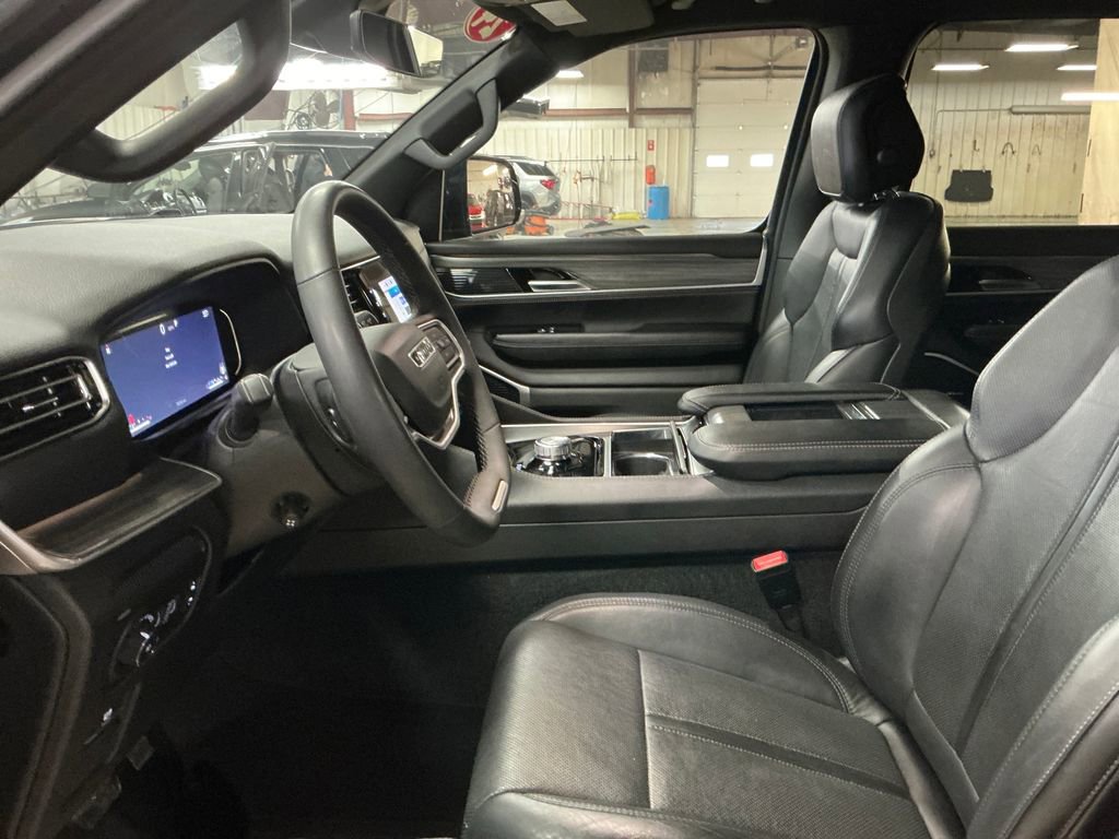 Used 2024 Jeep Wagoneer L Series II w/ Flexible Seating Group image 10