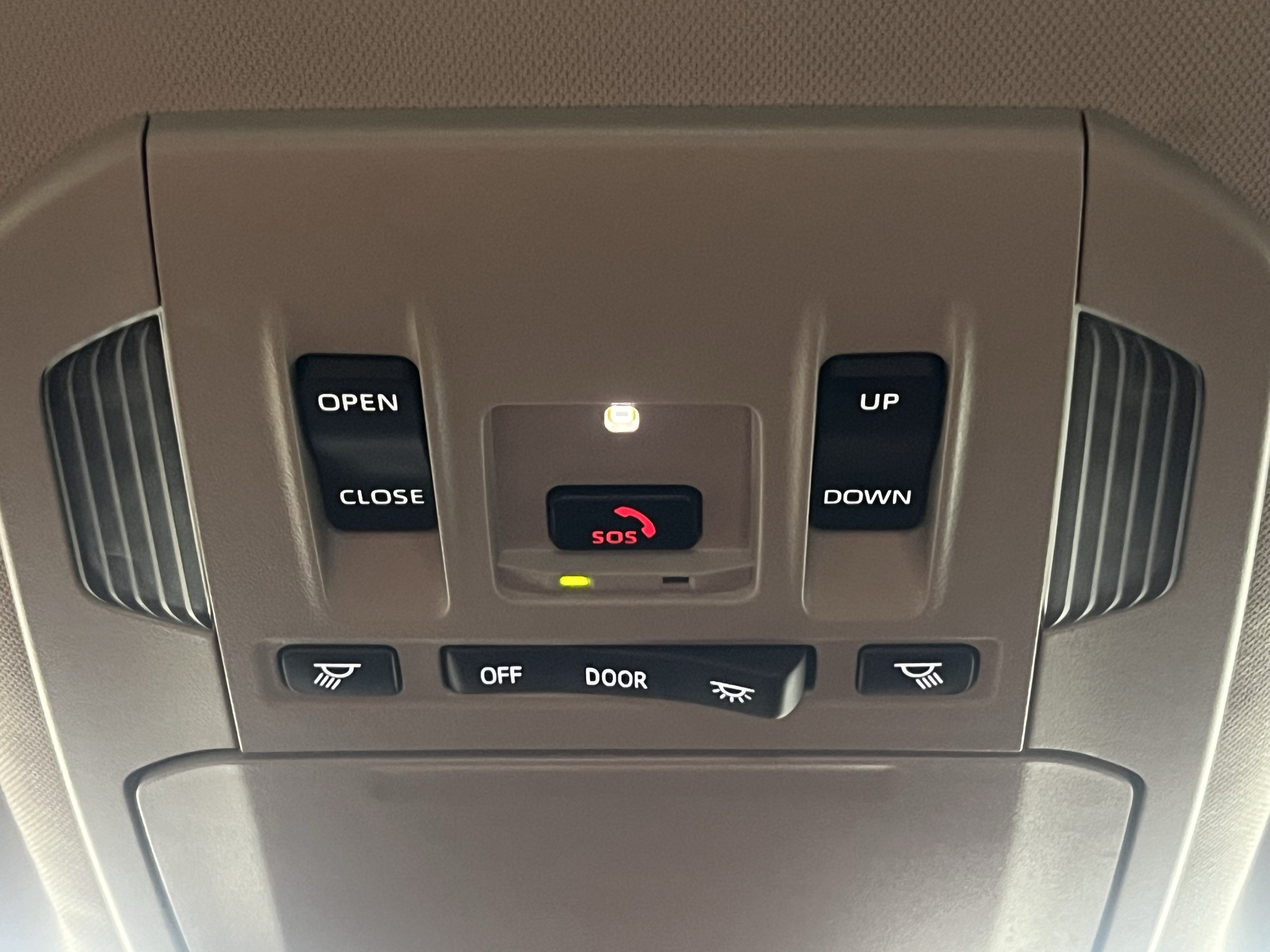 Used 2024 Toyota Highlander XLE FWD image 25