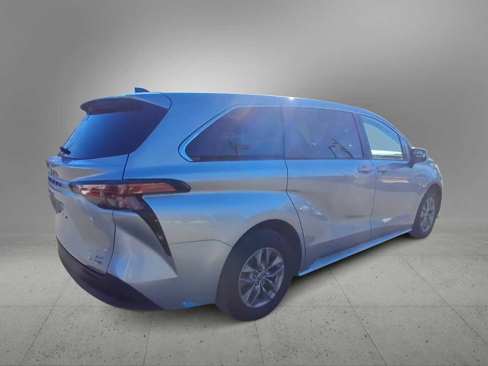 Used 2021 Toyota Sienna LE image 8