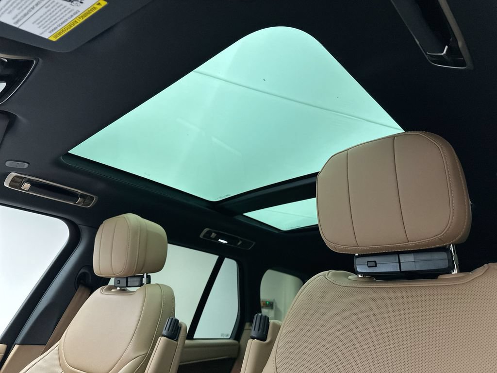 Certified 2025 Land Rover Range Rover SE AWD/4WD image 9
