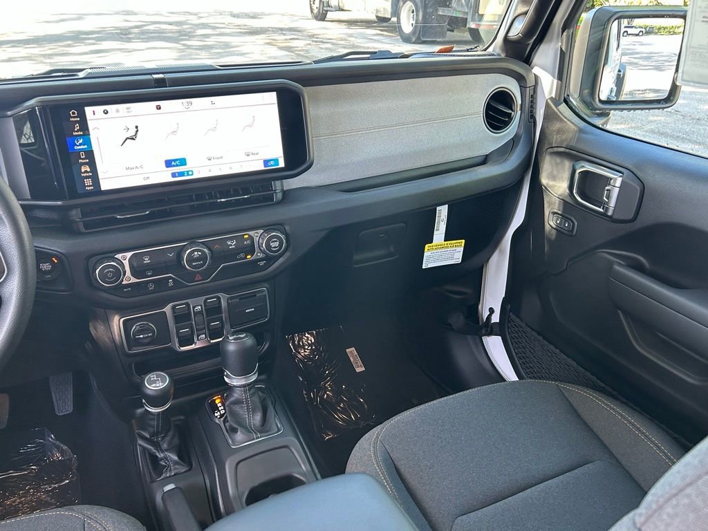 Used 2025 Jeep Wrangler Sport image 11