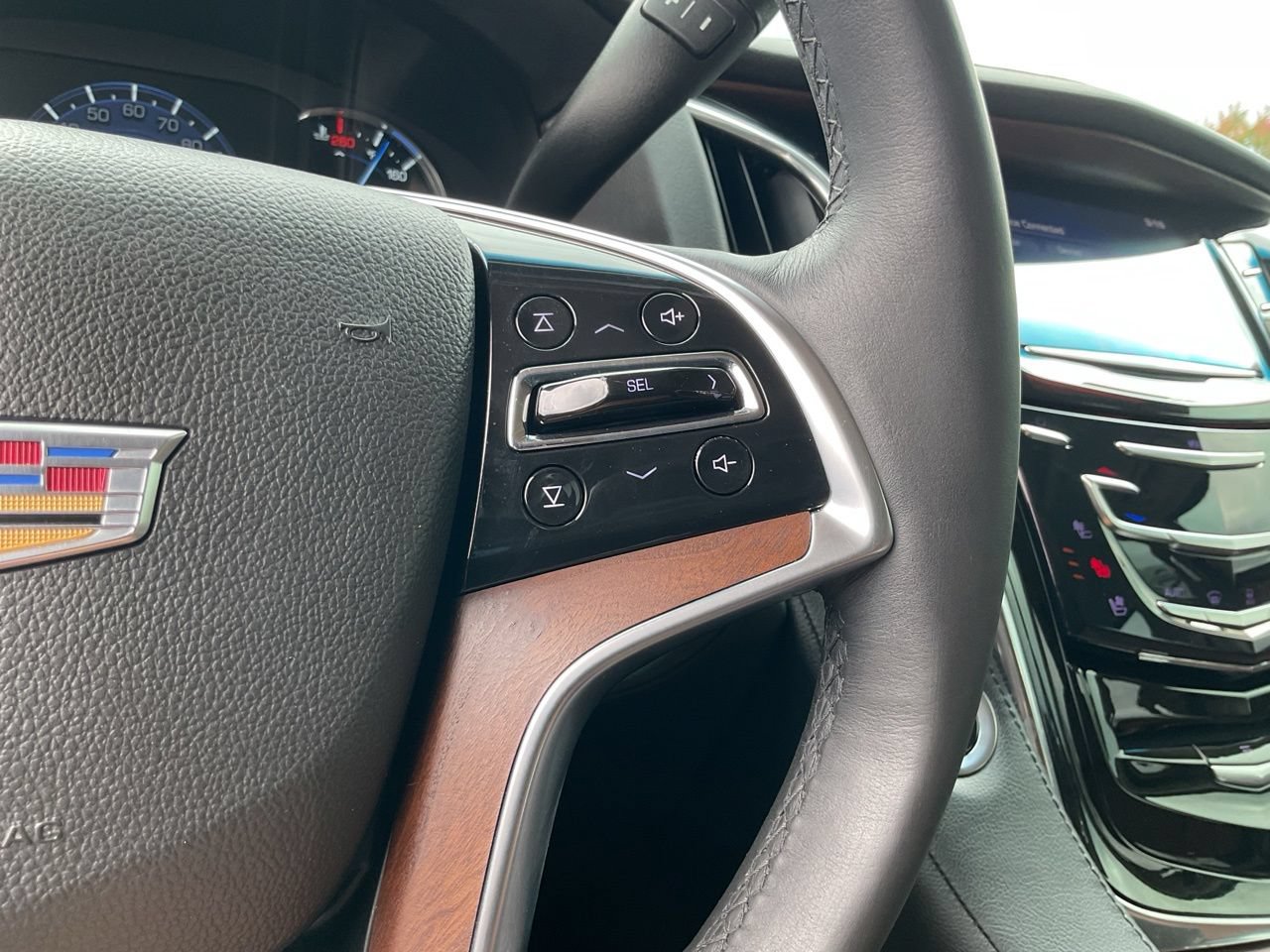Used 2017 Cadillac Escalade Premium Luxury AWD/4WD image 36