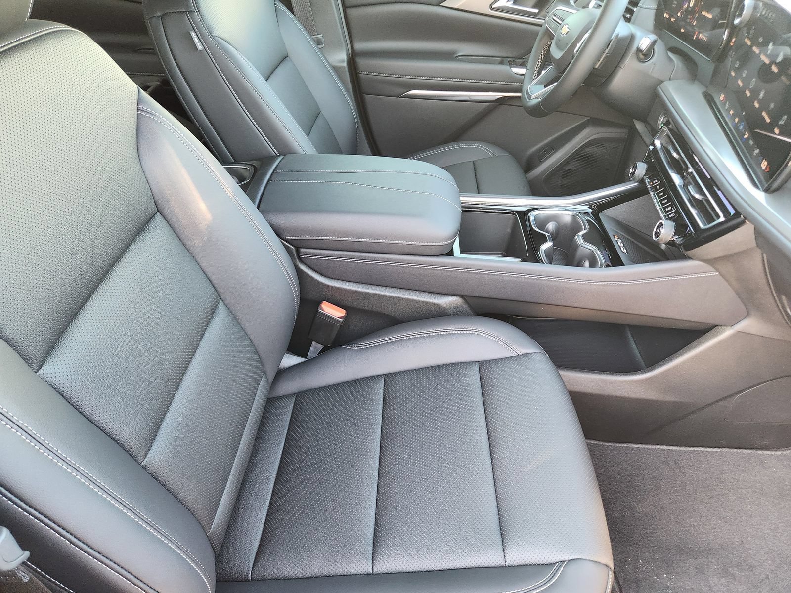 New 2026 Chevrolet Traverse LT w/ Sun and Wheel Package AWD/4WD image 14
