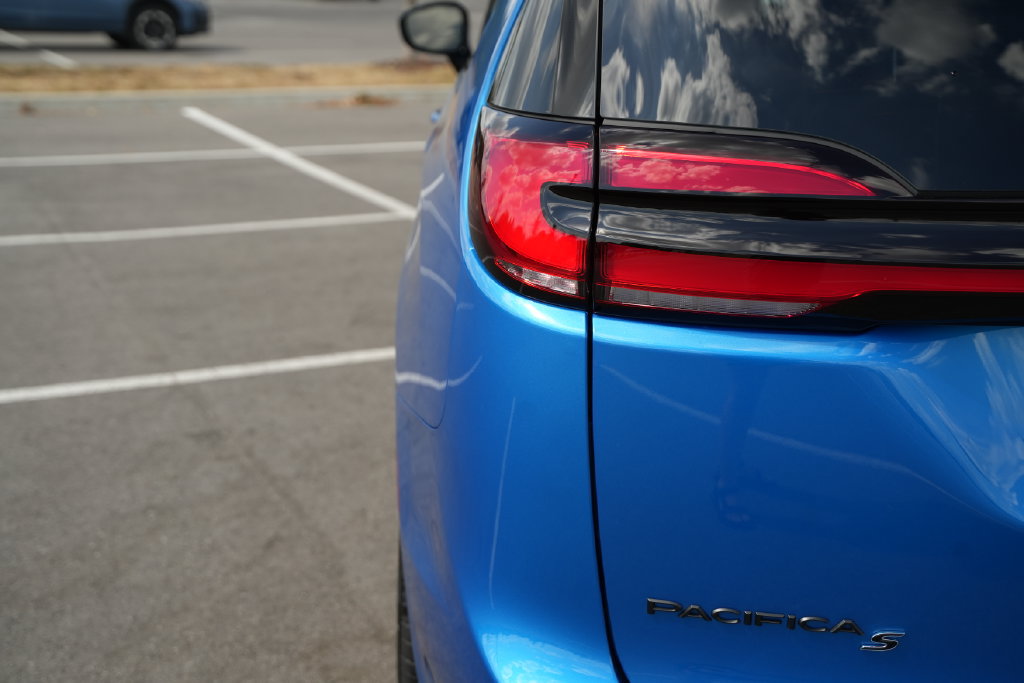 New 2027 Chrysler Pacifica Limited FWD image 43
