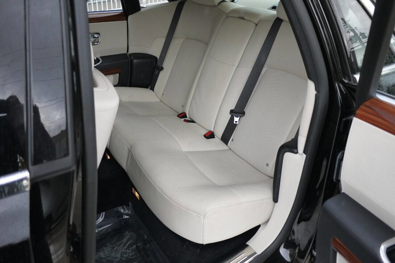 Used 2010 Rolls-Royce Ghost image 23