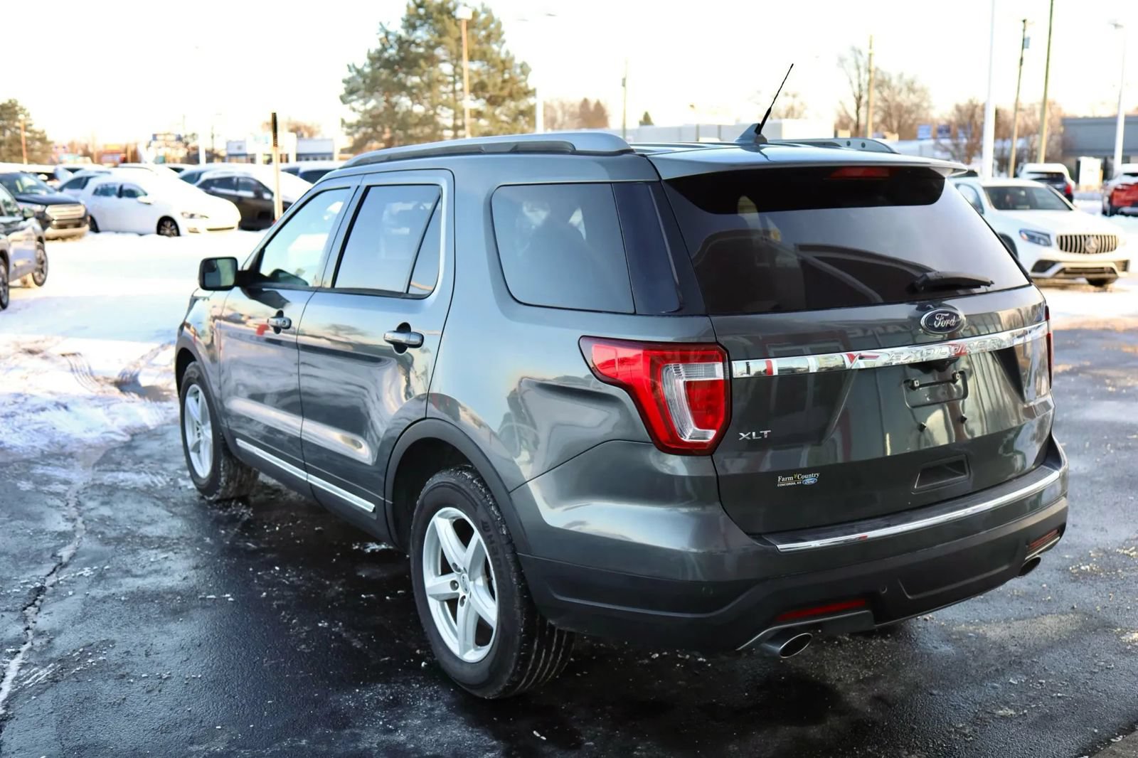 Used 2018 Ford Explorer XLT w/ Equipment Group 201A FWD image 7
