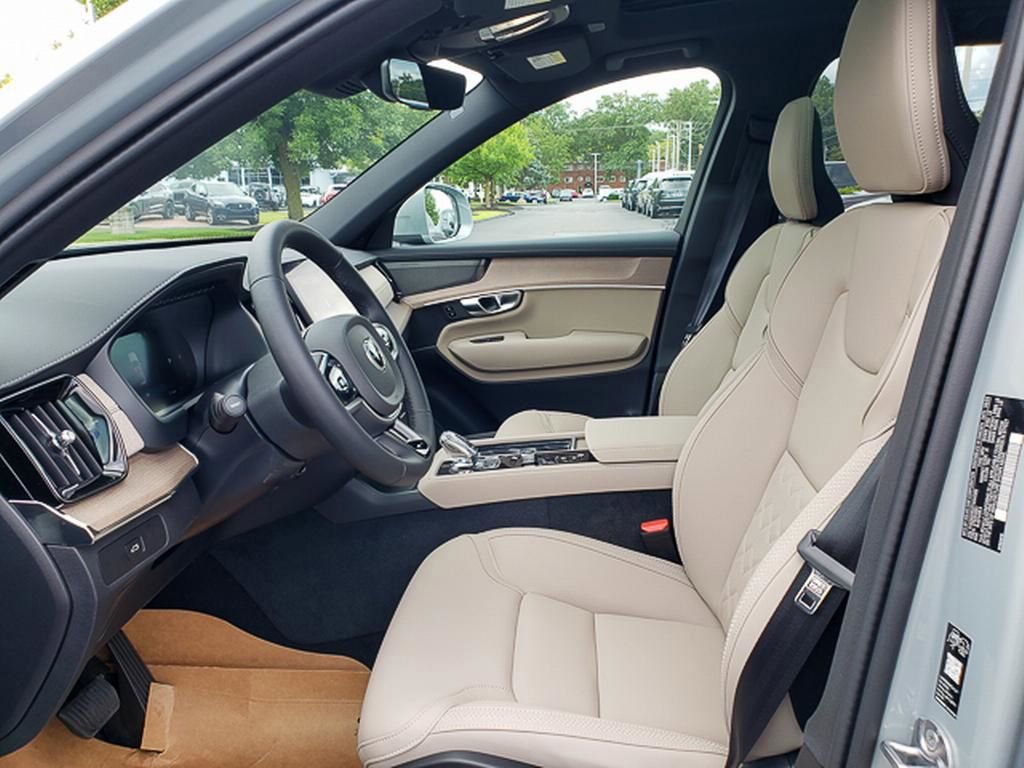 New 2026 Volvo XC90 B6 Plus w/ Protection Package Premier image 7