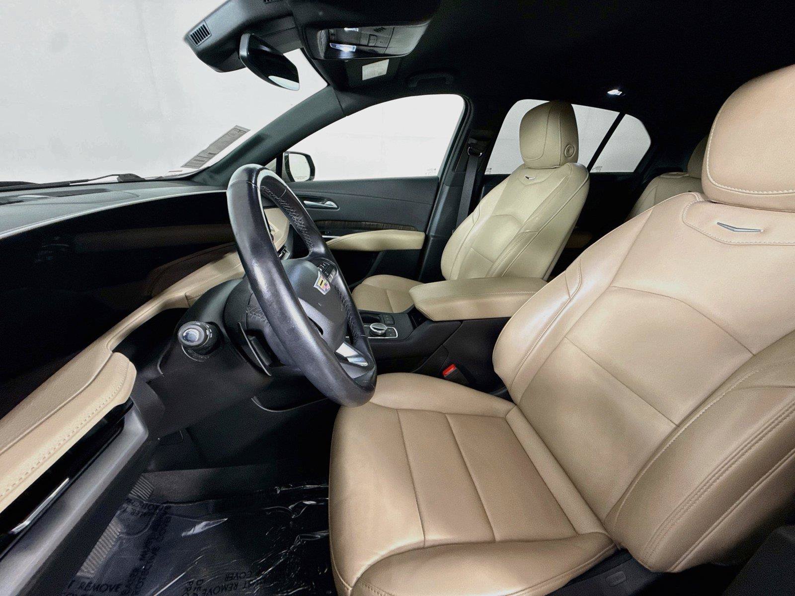 Used 2025 Cadillac XT4 Premium Luxury FWD image 3