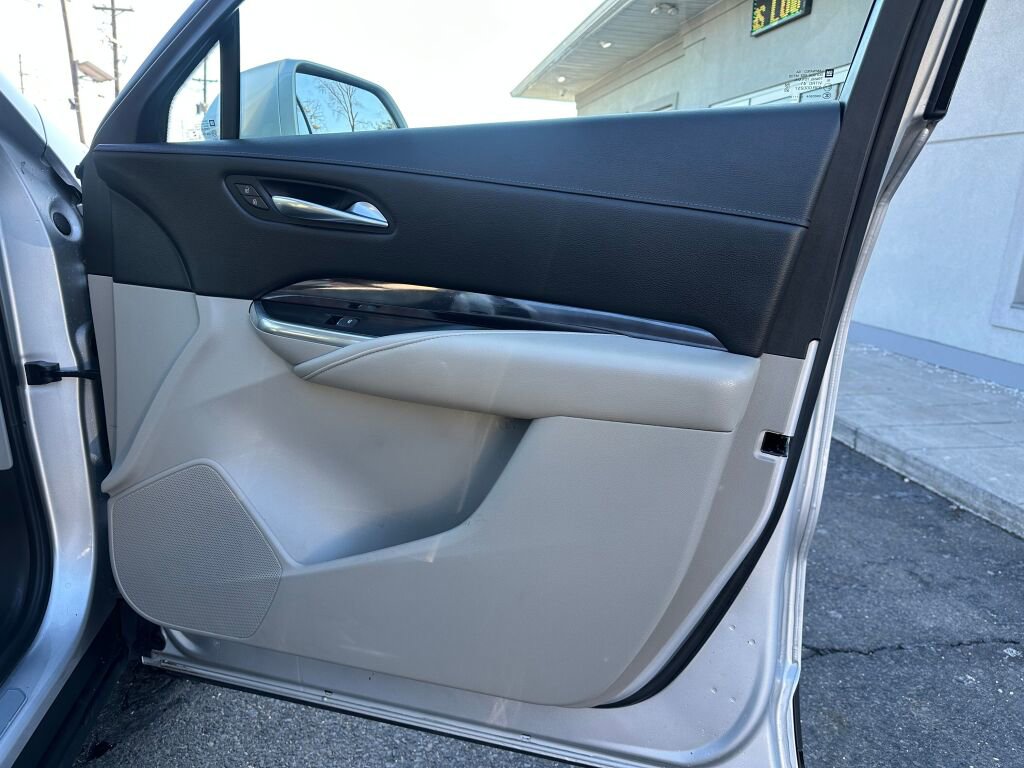 Used 2020 Cadillac XT4 Luxury w/ Cold Weather Package image 24