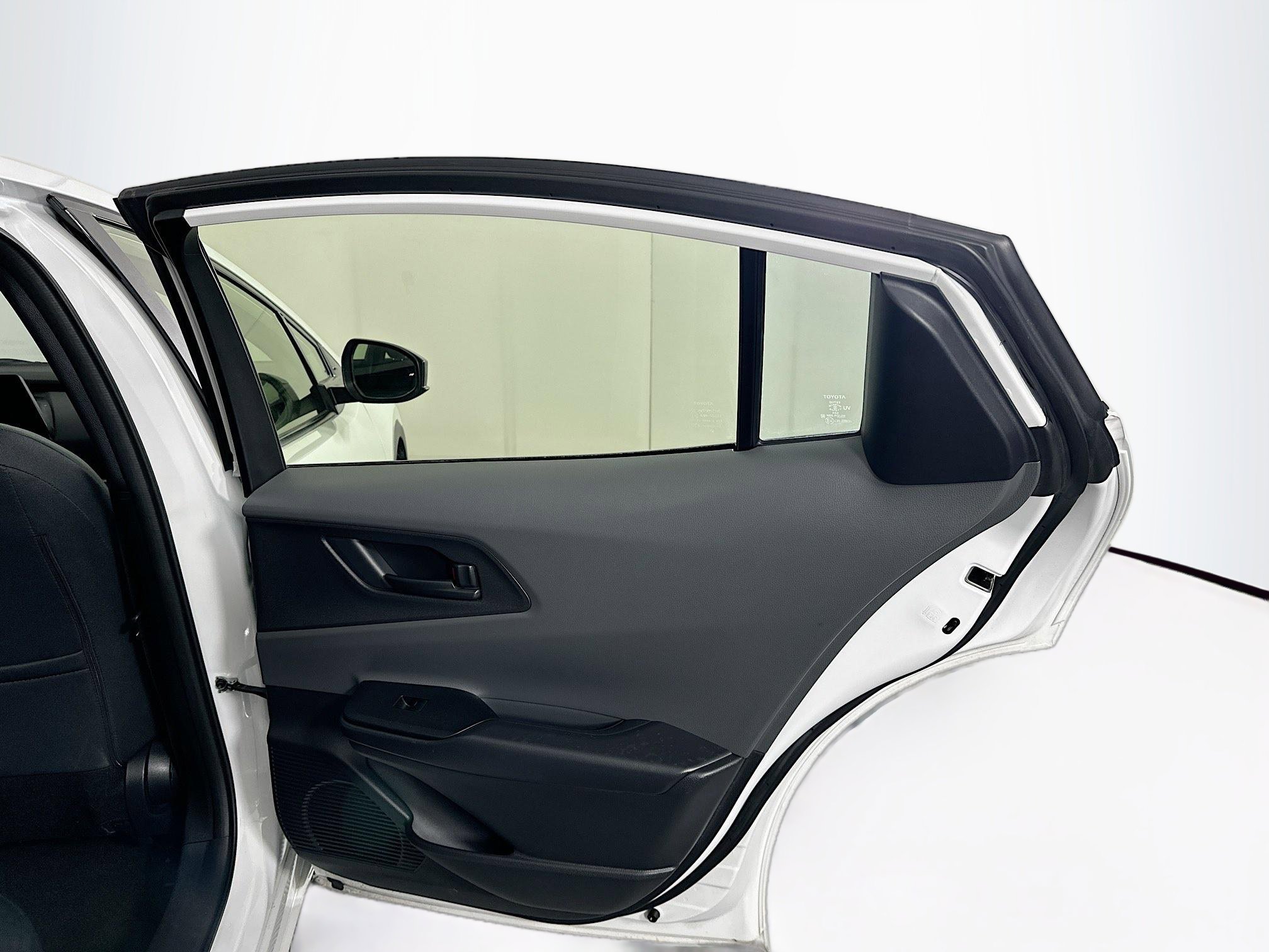 Used 2024 Toyota Prius LE FWD image 28