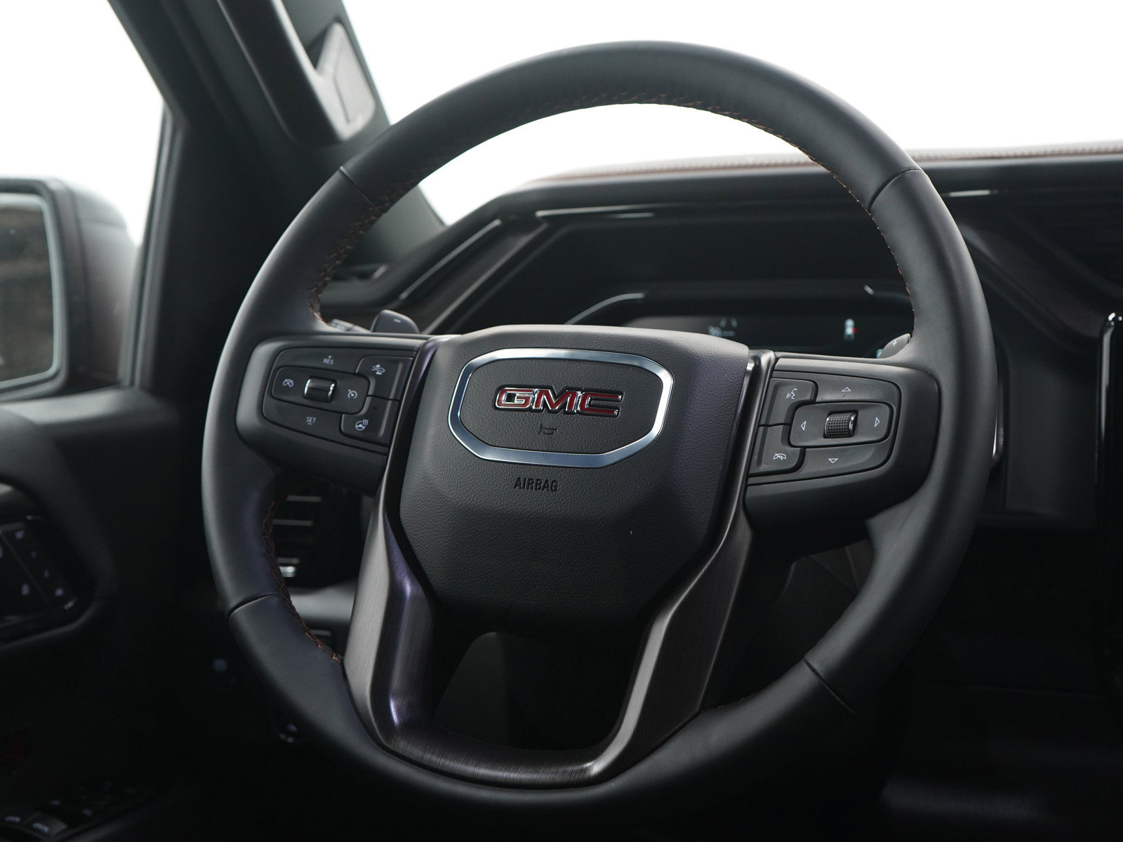 Used 2025 GMC Sierra 1500 AT4 w/ AT4 Premium Package AWD/4WD image 14