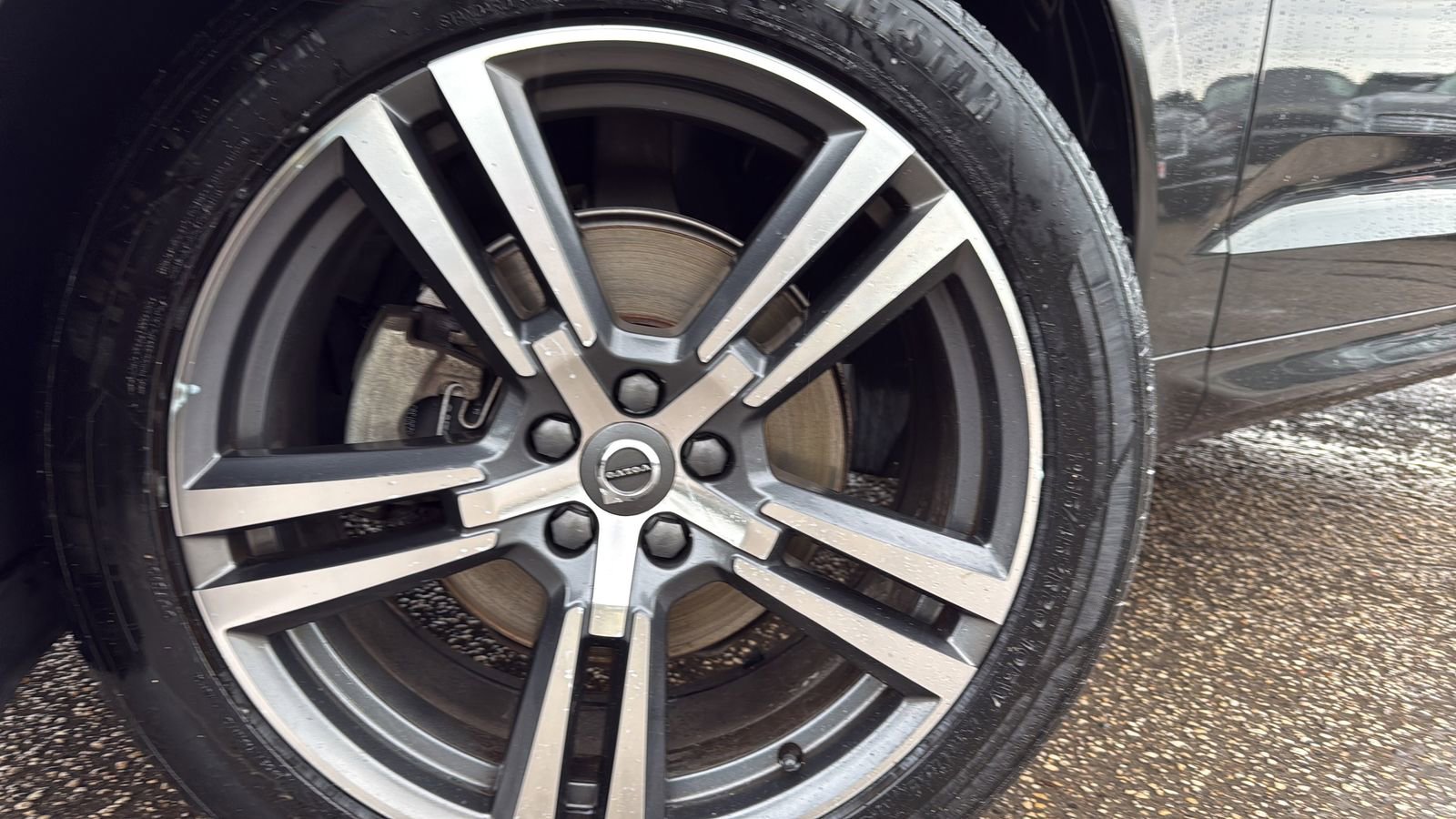 Used 2019 Volvo XC60 T5 Momentum w/ Multimedia Package AWD/4WD image 29