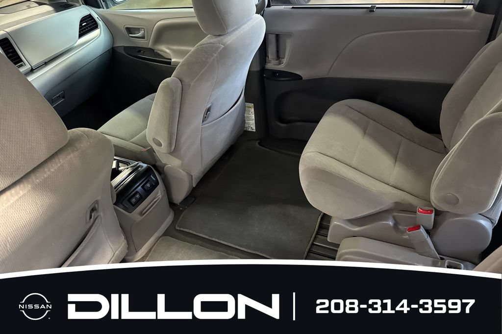 Used 2018 Toyota Sienna LE FWD image 12