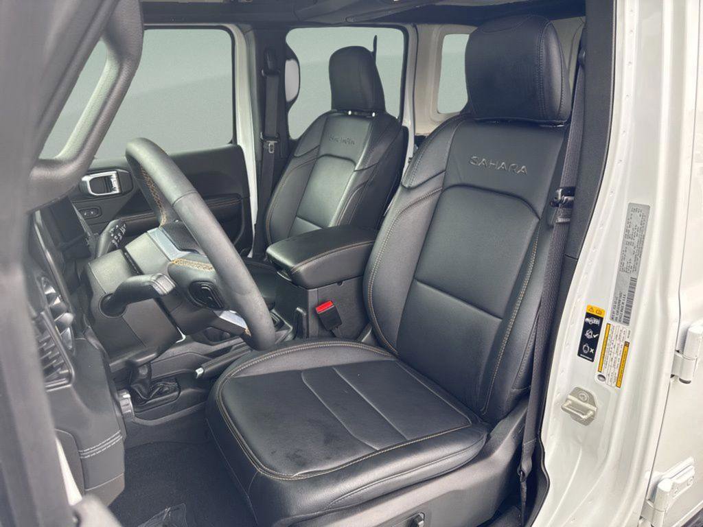 Used 2024 Jeep Wrangler Sahara w/ Technology Group image 4