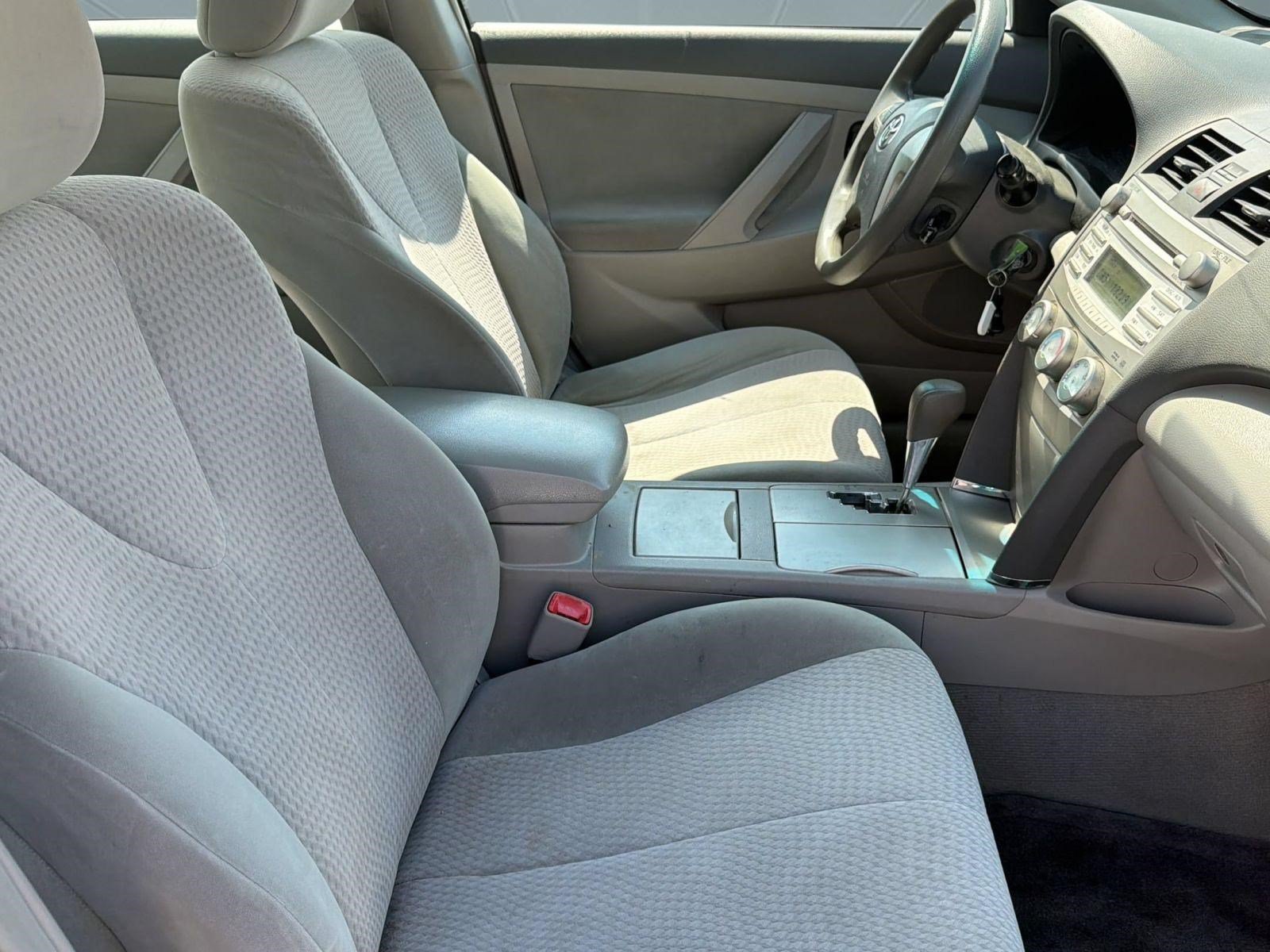 Used 2011 Toyota Camry LE FWD image 19