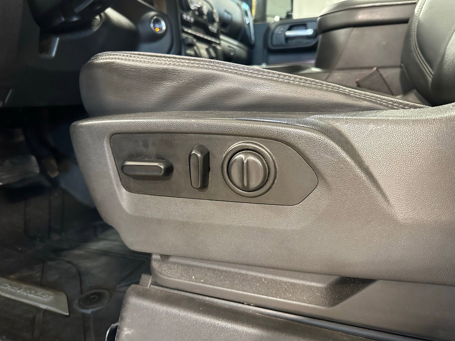 Used 2021 Chevrolet Silverado 3500 High Country image 14