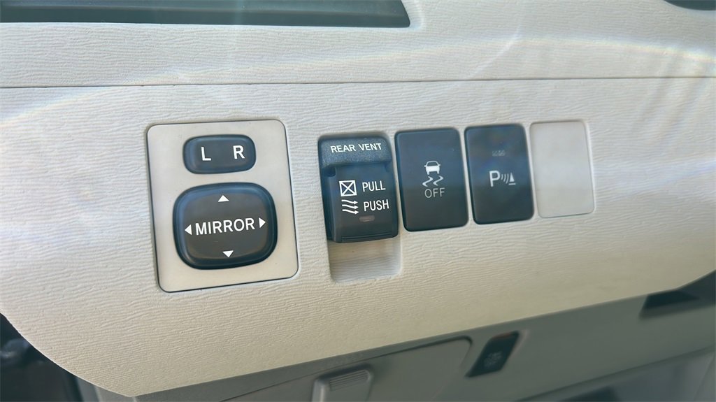 Used 2012 Toyota Sienna XLE w/ Entertainment Pkg image 25