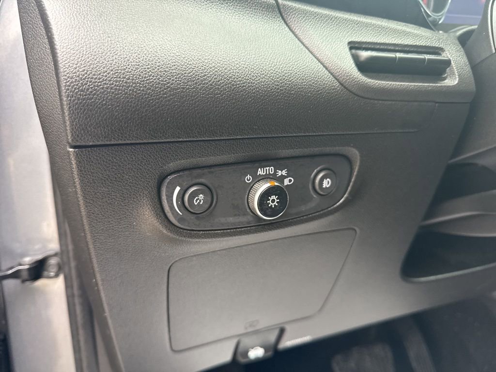 Used 2020 Buick Encore GX Essence w/ Advanced Technology Package image 18