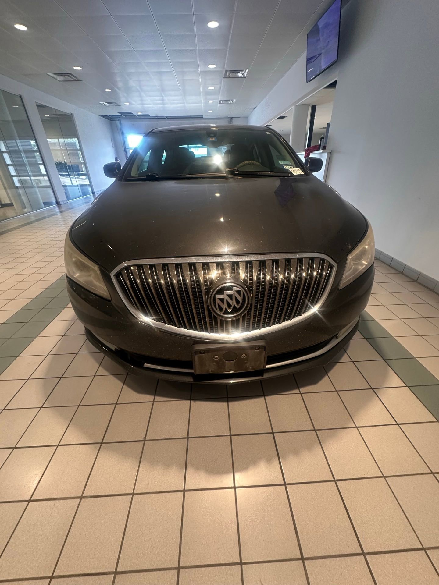 Used 2015 Buick LaCrosse image 2
