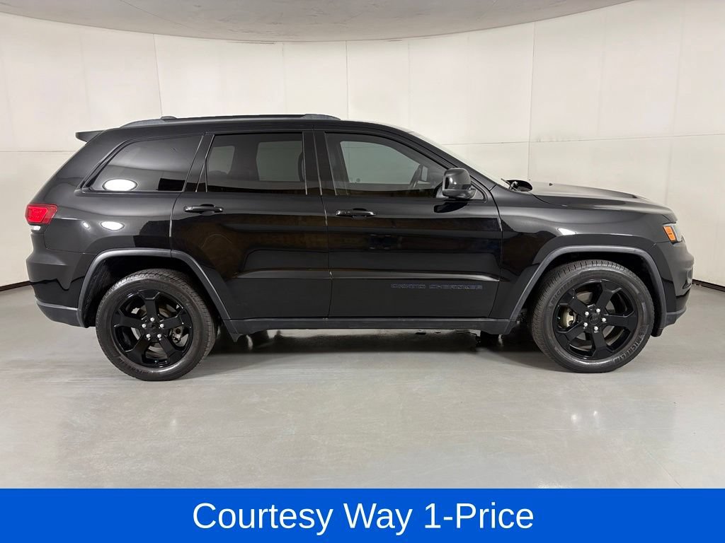 Used 2019 Jeep Grand Cherokee Laredo RWD image 12