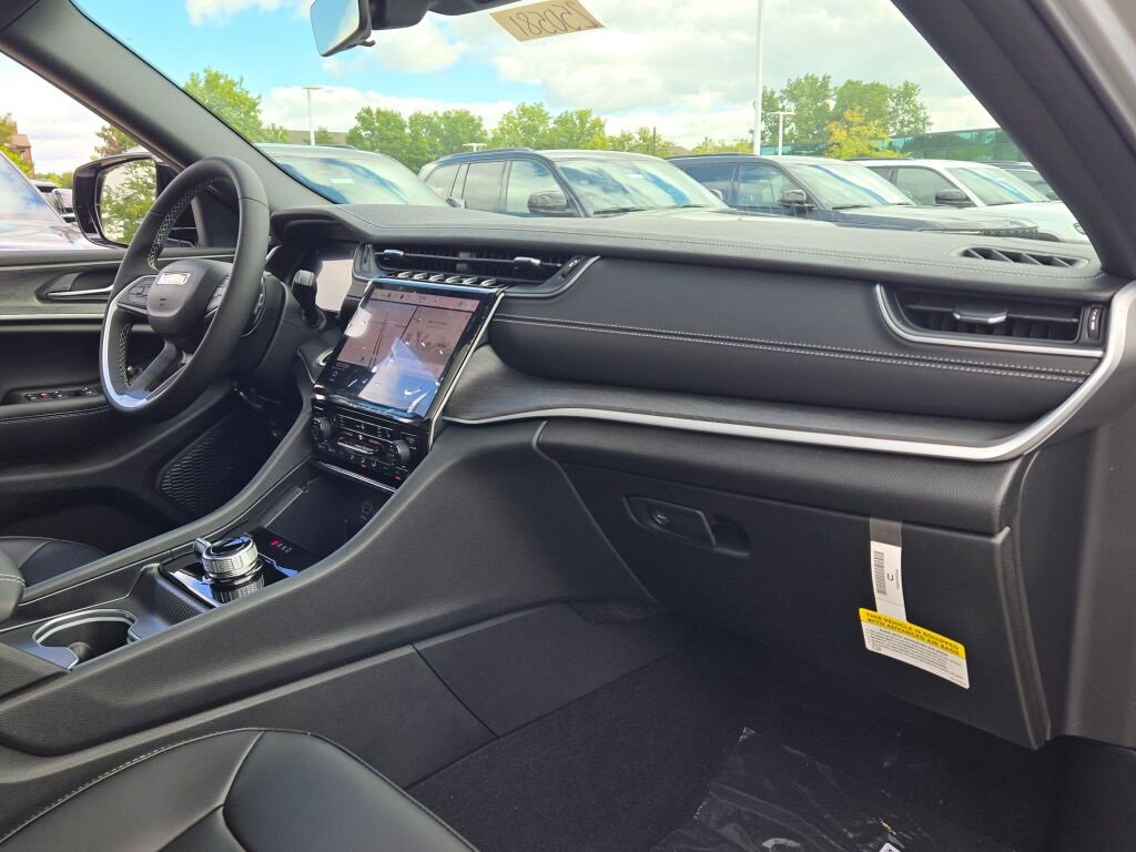 New 2025 Jeep Grand Cherokee Limited w/ MOPAR Finishing Package image 8