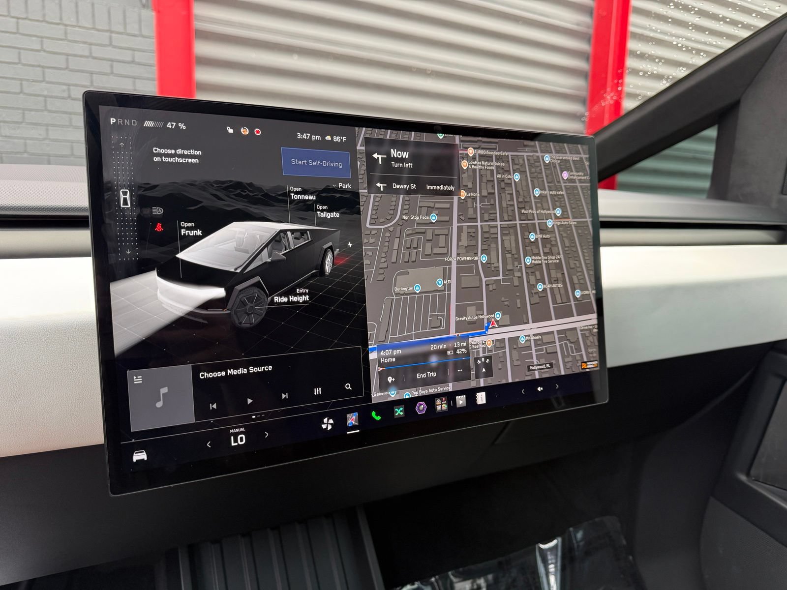 Used 2024 Tesla Cybertruck AWD Crew Cab image 26