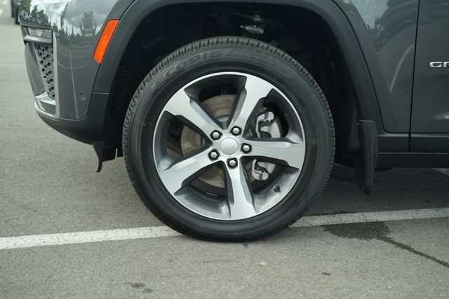 New 2026 Jeep Grand Cherokee L Limited w/ Luxury Tech Group II AWD/4WD image 9