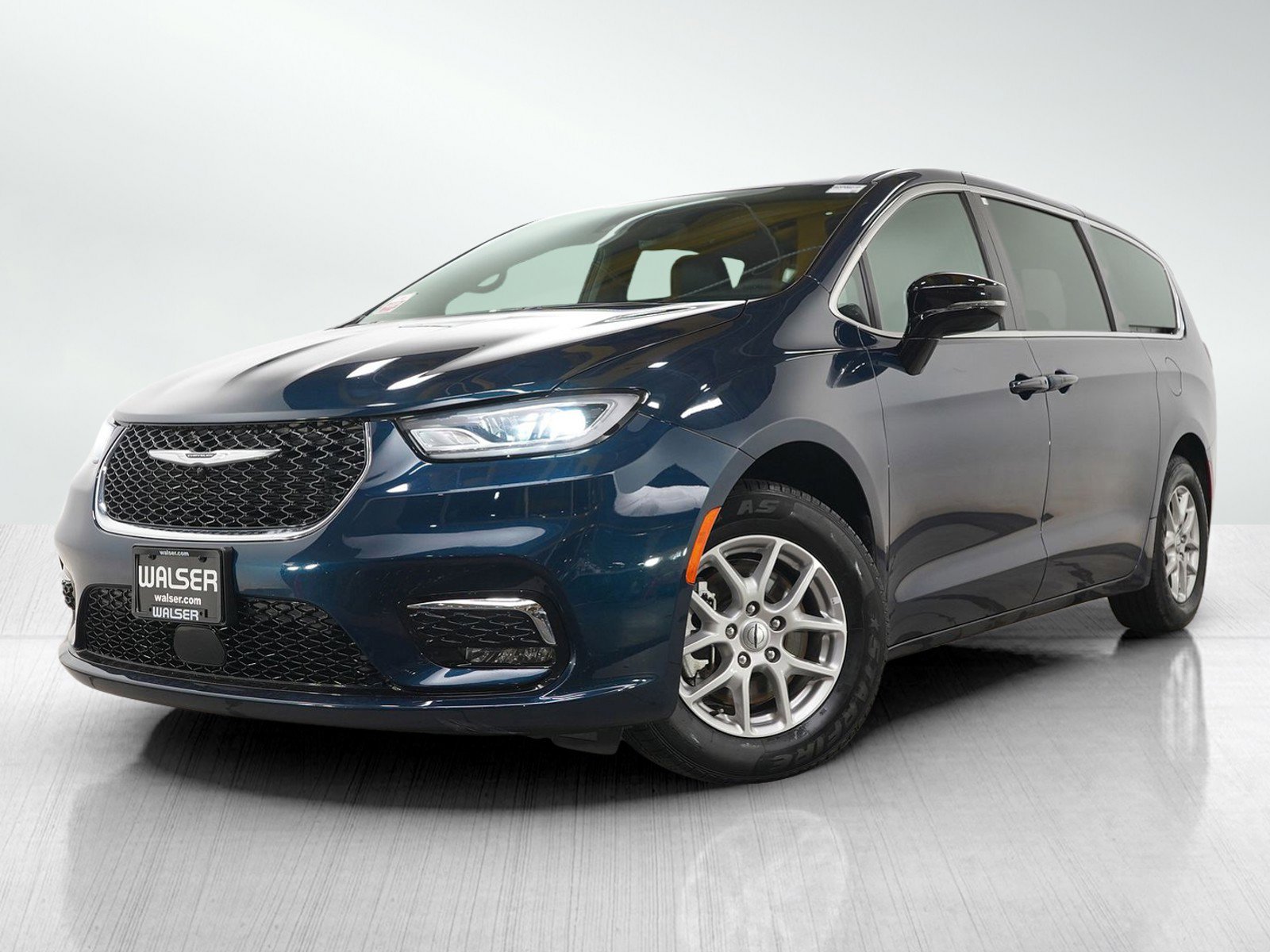Used 2025 Chrysler Pacifica Select FWD image 1