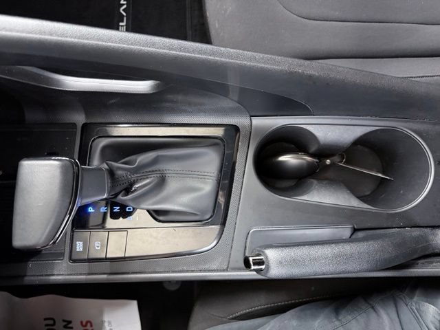 Used 2025 Hyundai Elantra Sport FWD image 24