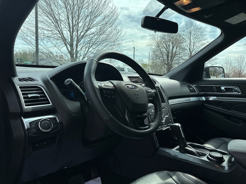 Used 2017 Ford Explorer Sport AWD/4WD image 6