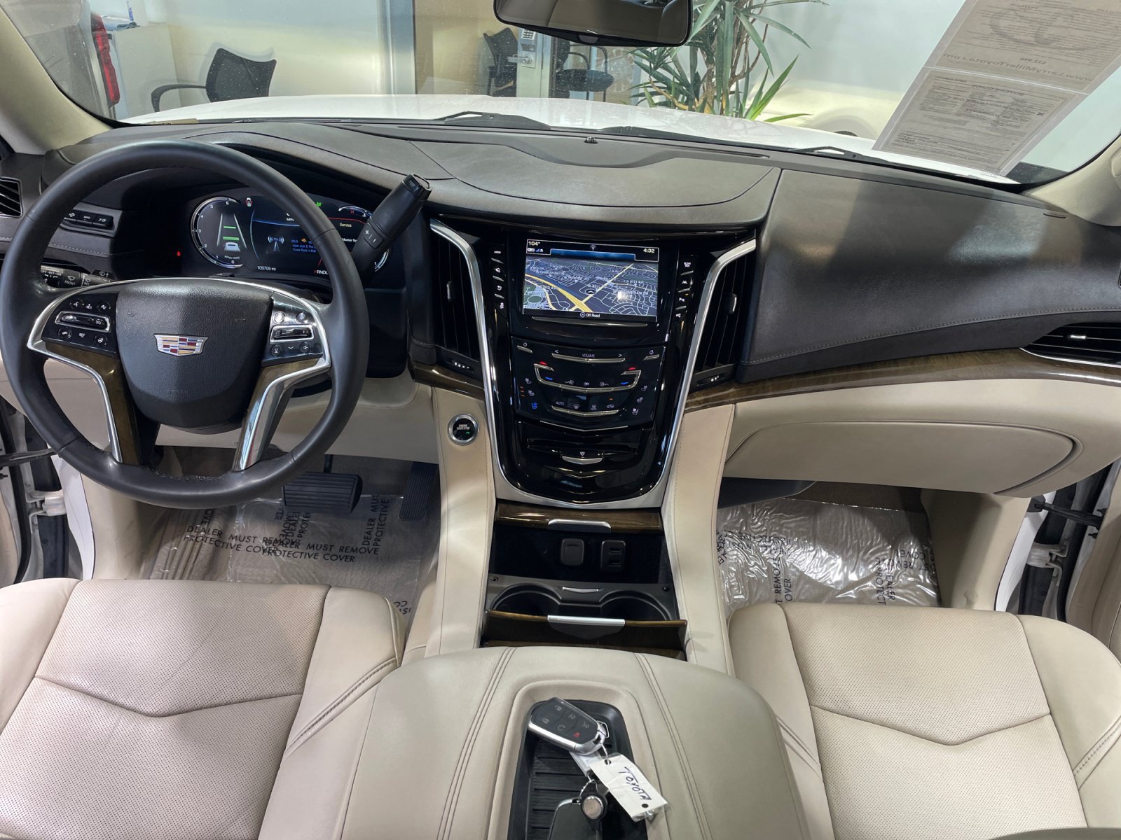 Used 2020 Cadillac Escalade Luxury w/ LPO, Radiant Package AWD/4WD image 20