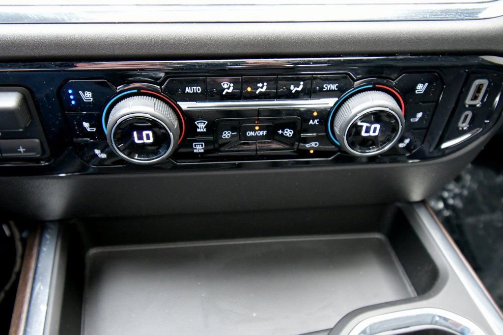Used 2023 Chevrolet Silverado 1500 High Country w/ High Country Premium Package AWD/4WD image 29