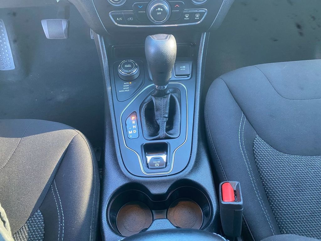 Used 2019 Jeep Cherokee Latitude w/ Popular Appearance Group image 22