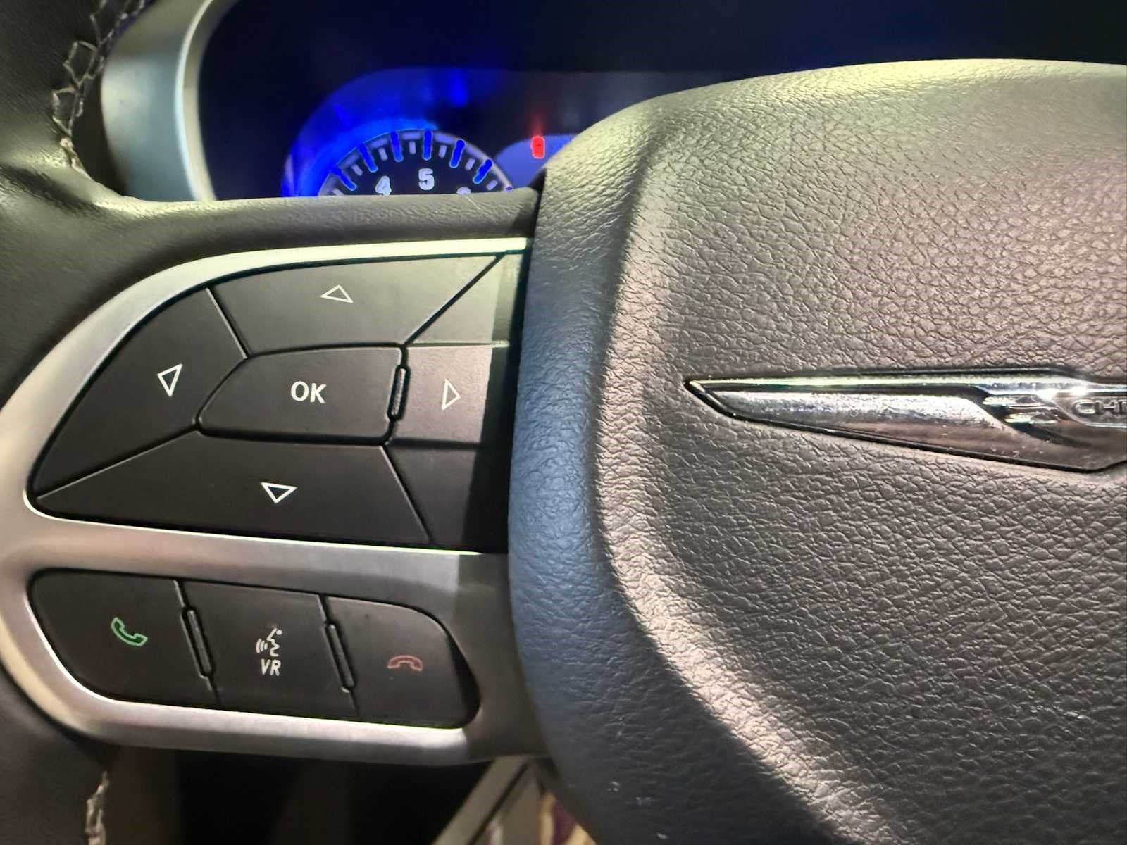 Used 2022 Chrysler Pacifica Touring-L FWD image 27