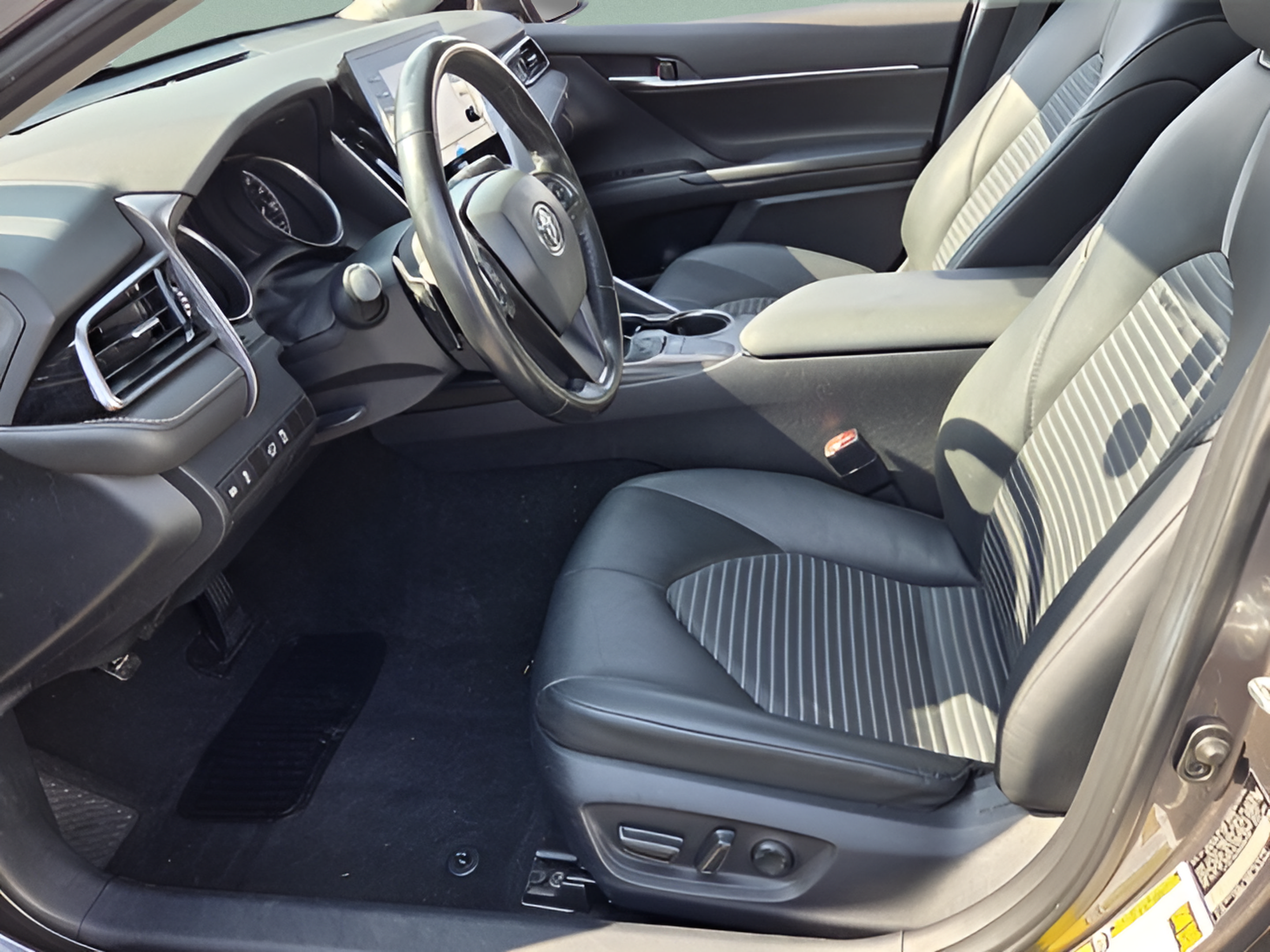 Used 2024 Toyota Camry SE FWD image 9