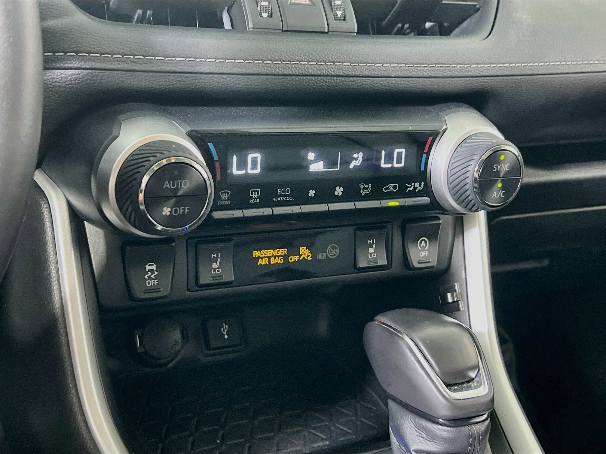 Used 2021 Toyota RAV4 XLE Premium AWD/4WD image 15