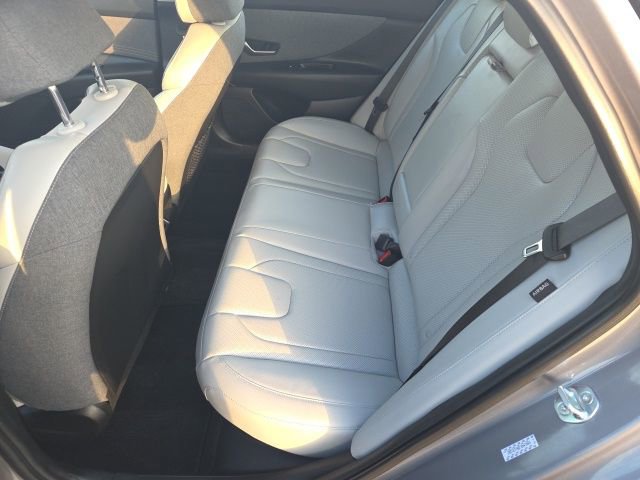 Used 2025 Hyundai Elantra Limited image 17