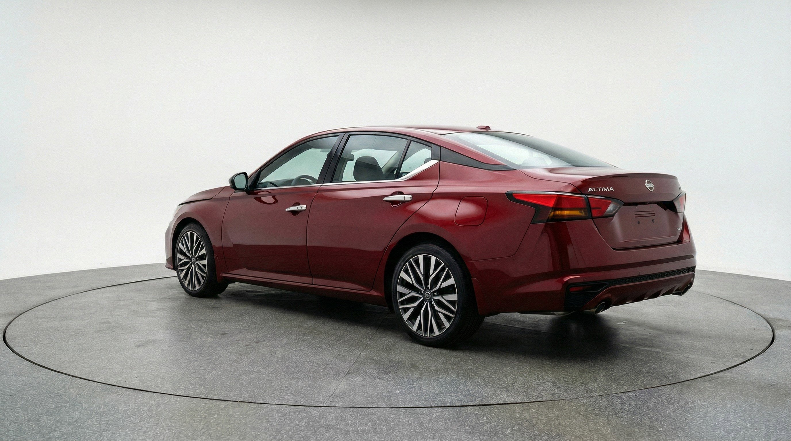 Used 2025 Nissan Altima 2.5 SV image 6