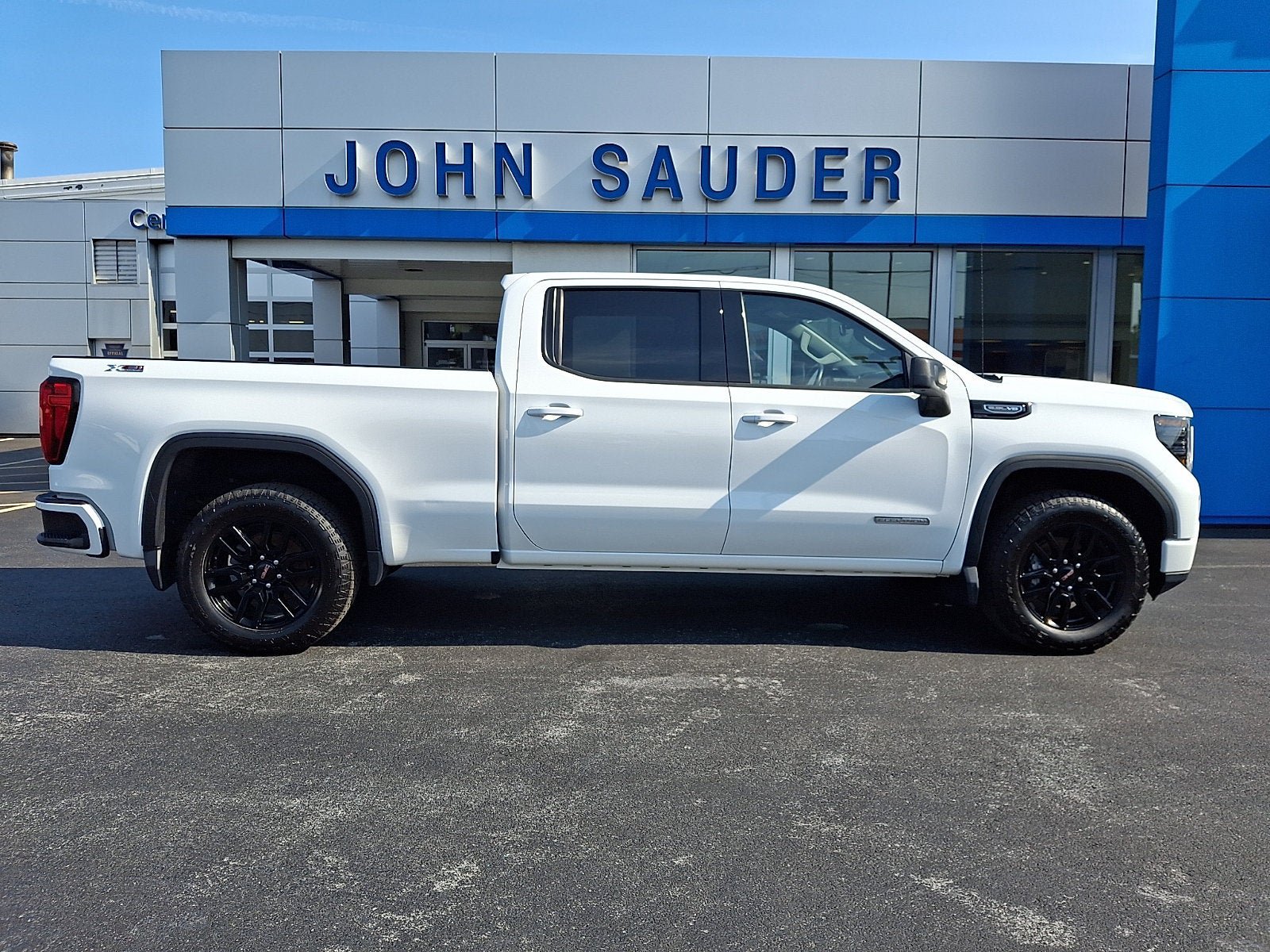Used 2023 GMC Sierra 1500 Elevation w/ LPO, Elevation Black Package AWD/4WD image 7
