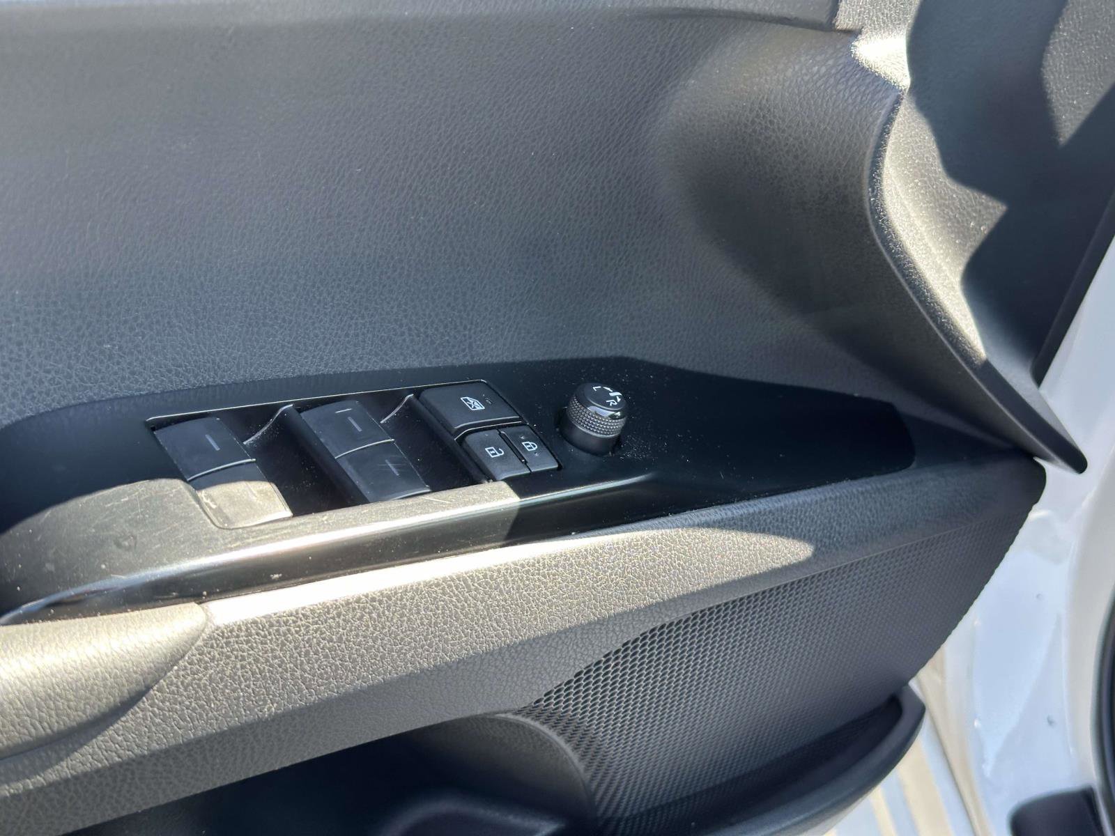 Used 2025 Toyota Camry SE image 13