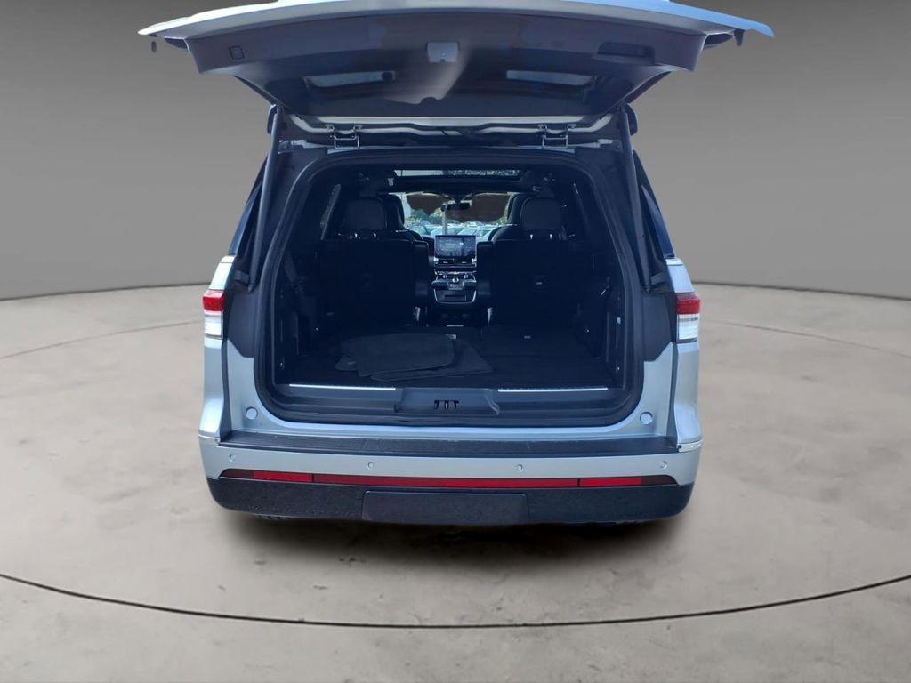 Used 2023 Lincoln Navigator Reserve image 8