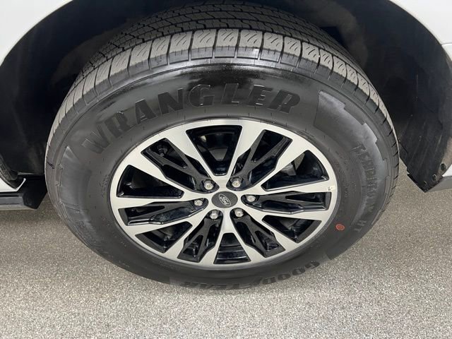 Used 2025 Ford Expedition Max Platinum AWD/4WD image 16